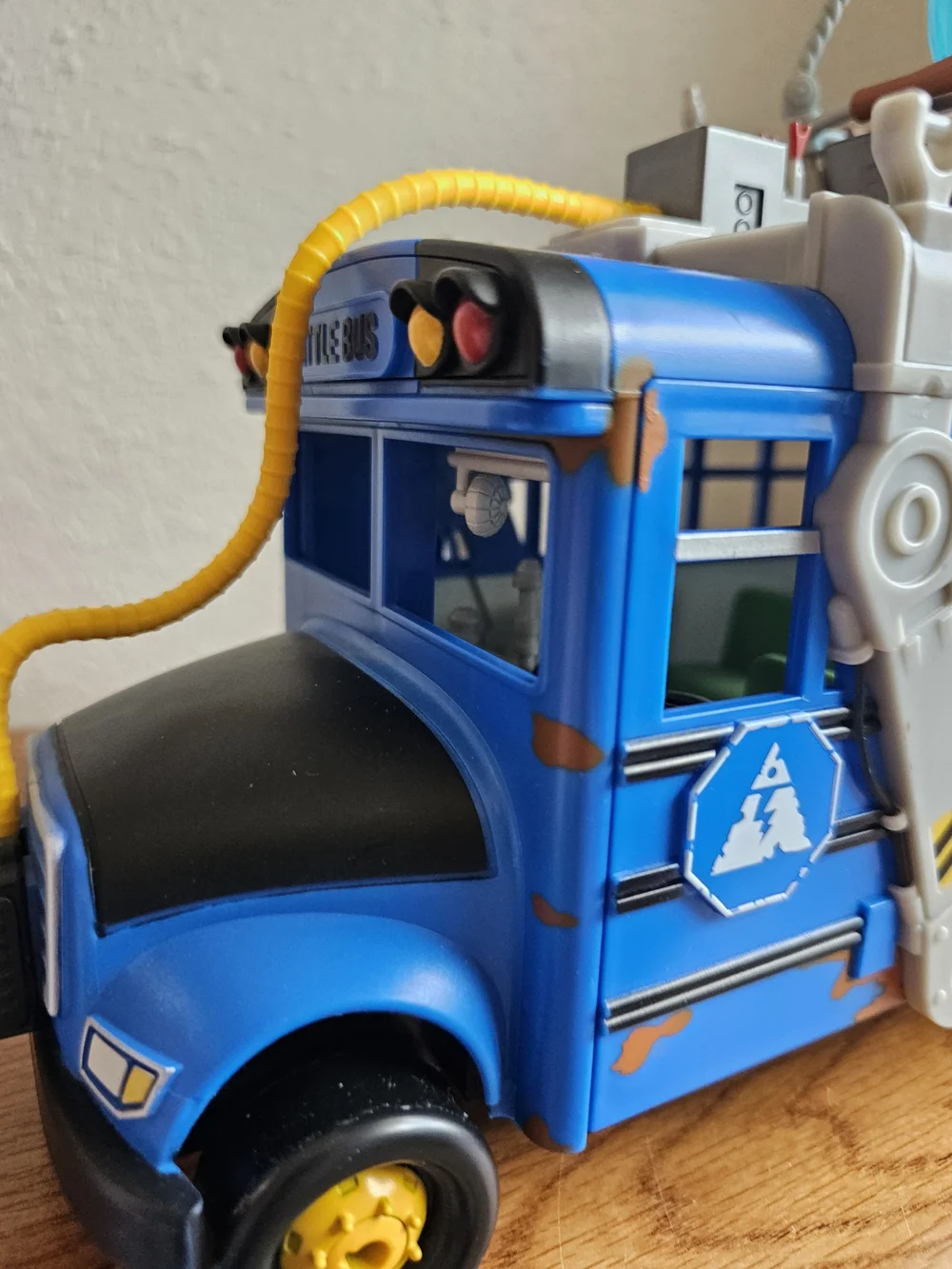 Fortnite Battle Bus 18 Inch Toy Vehicle No Ballon
